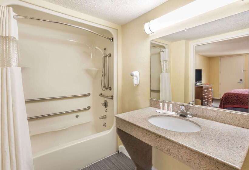 בית מלון כפרי Days Inn By Wyndham College Park Airport Best Road