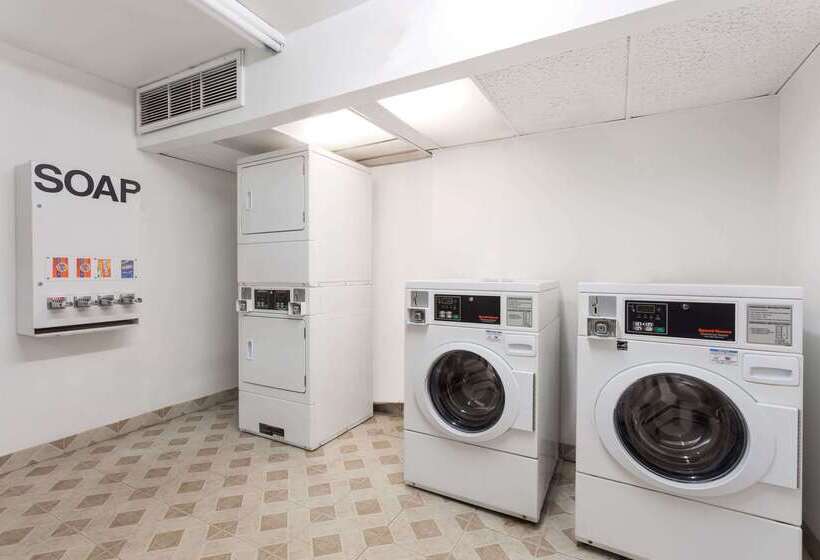 בית מלון כפרי Days Inn By Wyndham College Park Airport Best Road