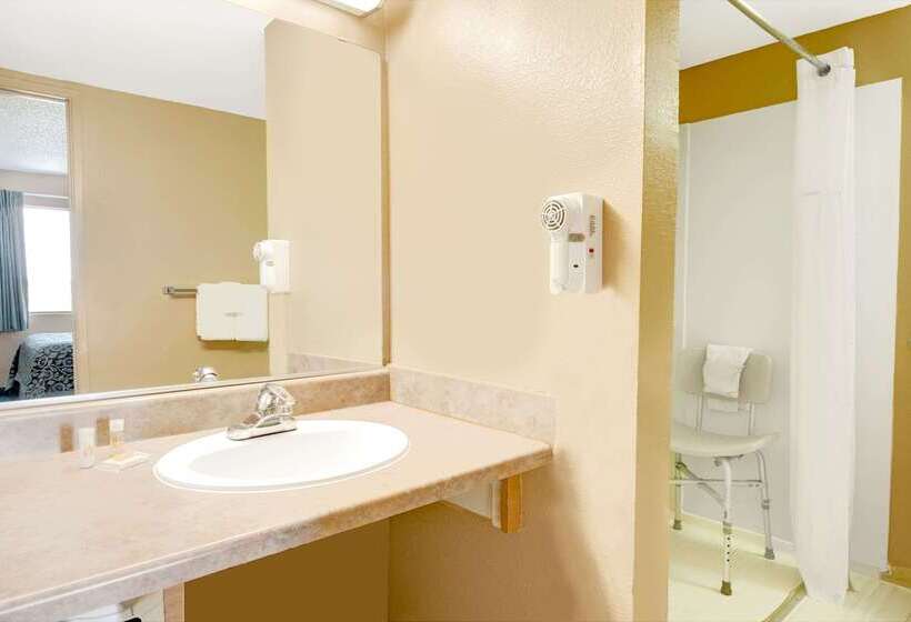 هتل Days Inn By Wyndham El Paso Airport East