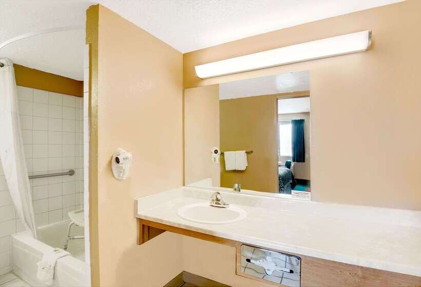 هتل Days Inn By Wyndham El Paso Airport East