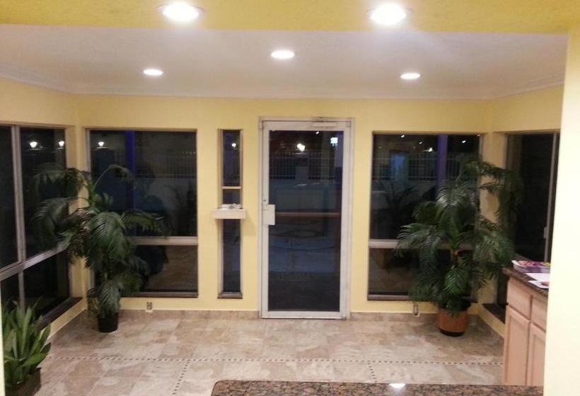 Отель Desert Mirage Inn & Suites