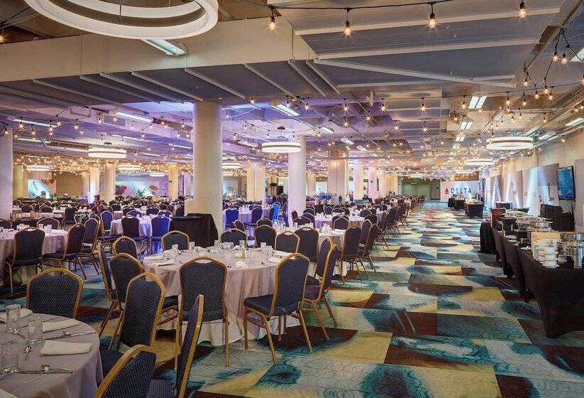 هتل Detroit Marriott At The Renaissance Center