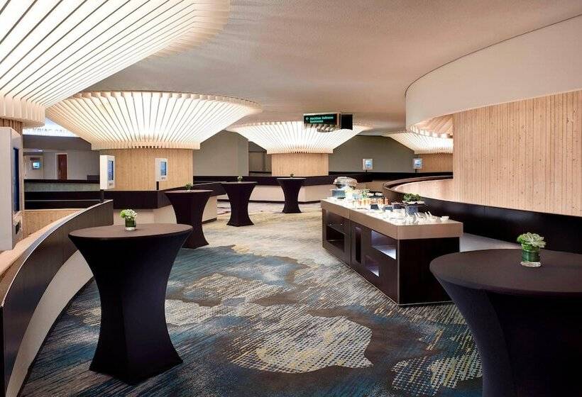 هتل Detroit Marriott At The Renaissance Center