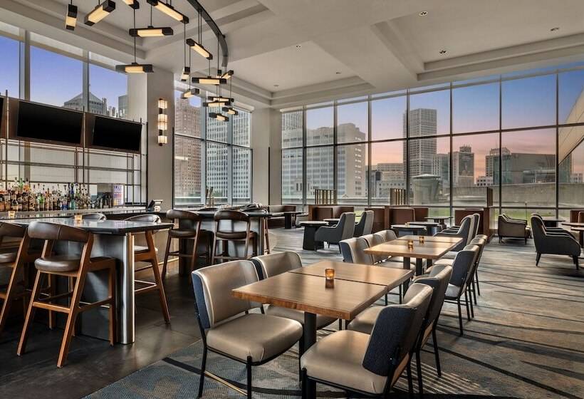 هتل Detroit Marriott At The Renaissance Center