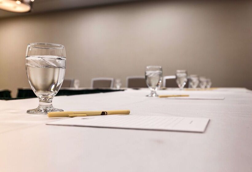 فندق Doubletree By Hilton Neenah