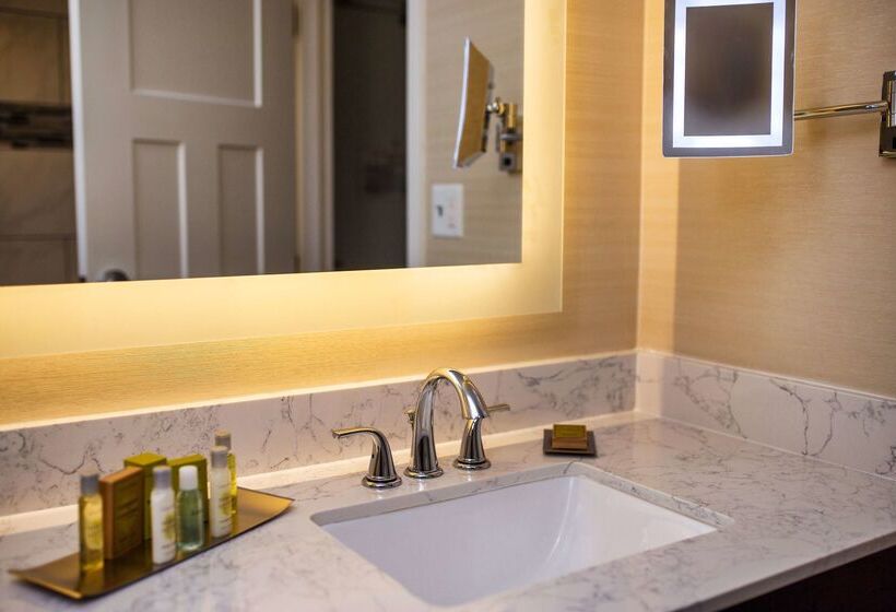 فندق Doubletree By Hilton Neenah