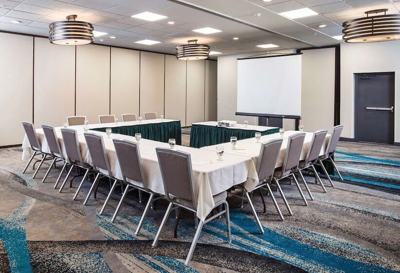 فندق Doubletree By Hilton Neenah