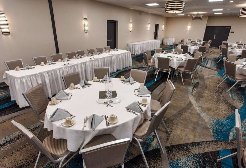 هتل Doubletree By Hilton Neenah