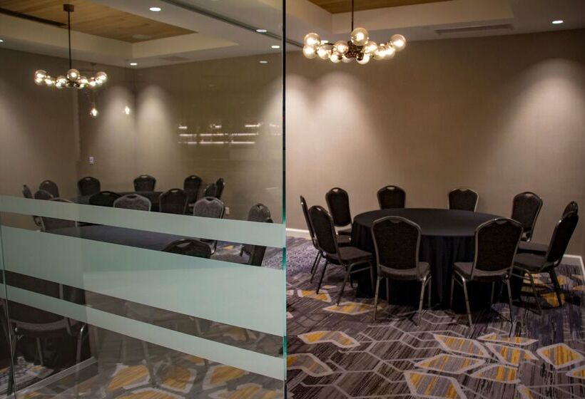 Doubletree By Hilton Hotel Wichita Airport