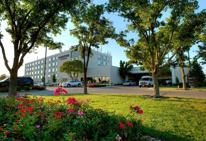 Hotel Doubletree By Hilton Wichita Airport