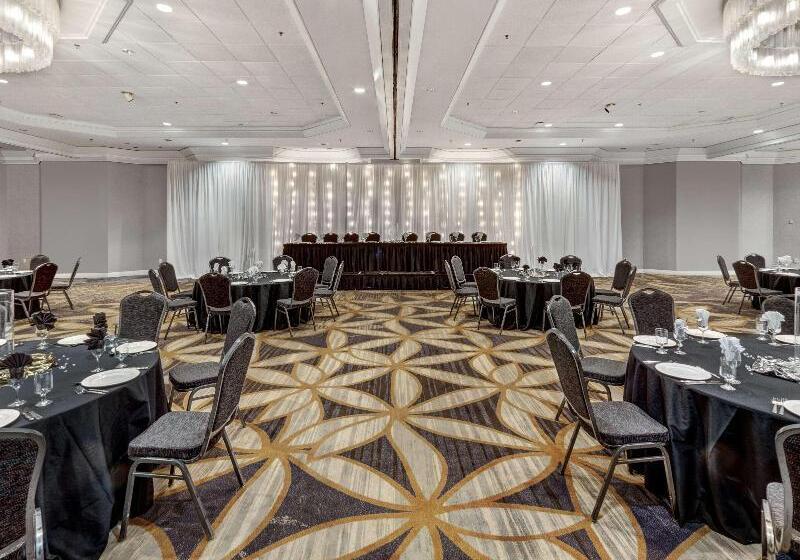 Doubletree By Hilton Hotel Wichita Airport