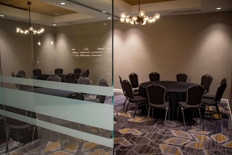 Doubletree By Hilton Hotel Wichita Airport