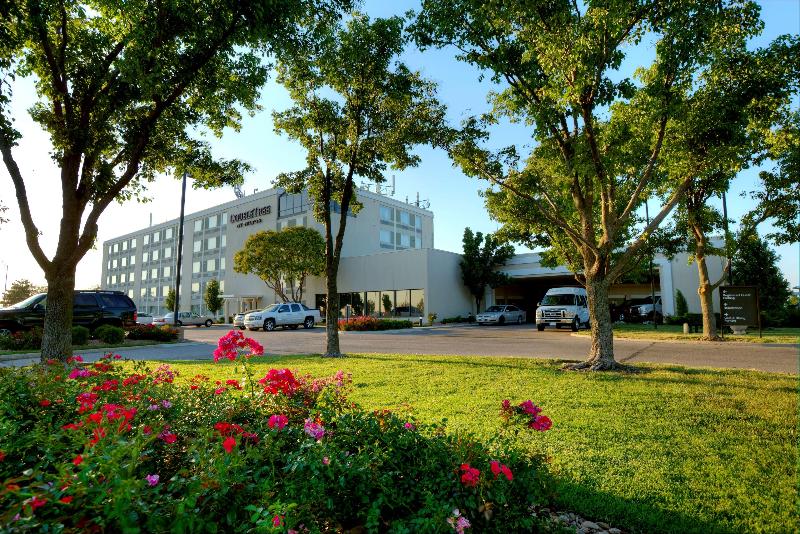 Hotel Doubletree By Hilton Wichita Airport