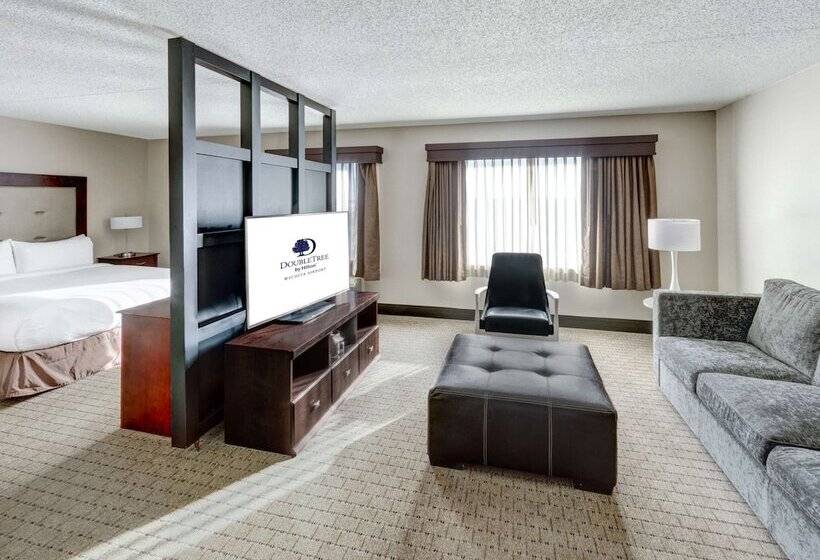 هتل Doubletree By Hilton Wichita Airport