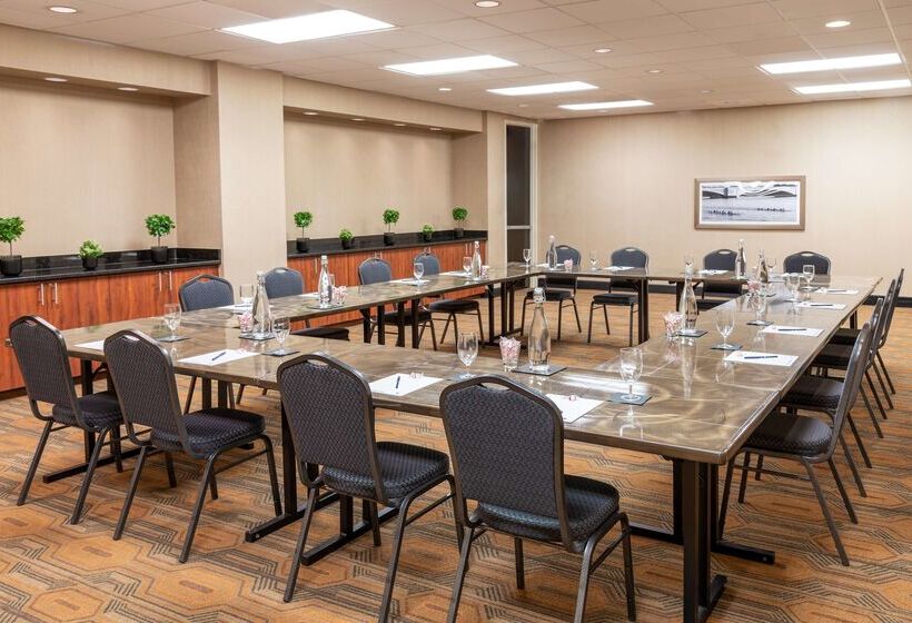 هتل The Capital Suites