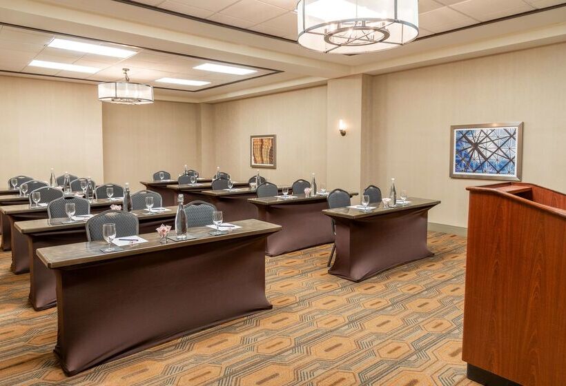هتل The Capital Suites