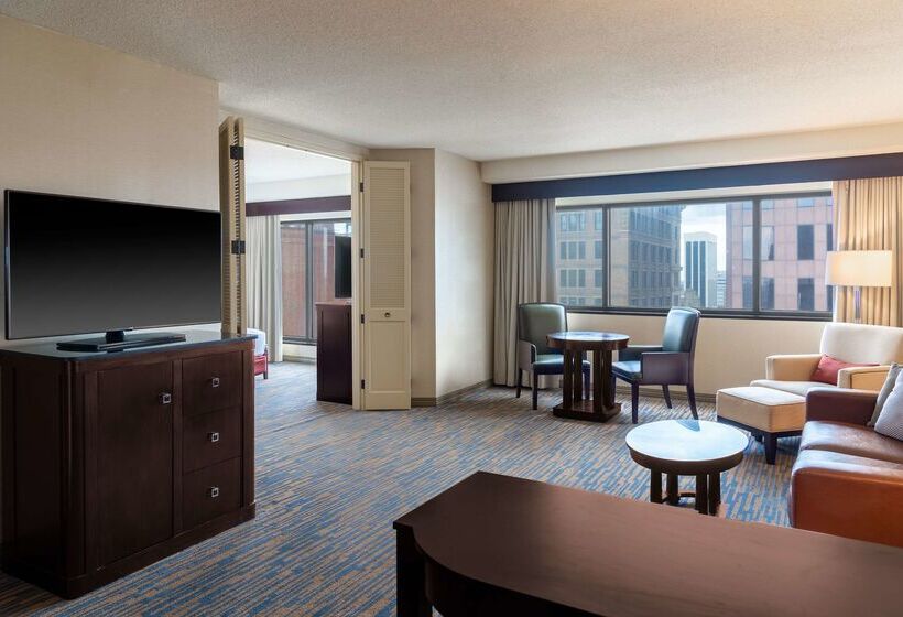 هتل Doubletree Suites By Hilton  Columbus Downtown