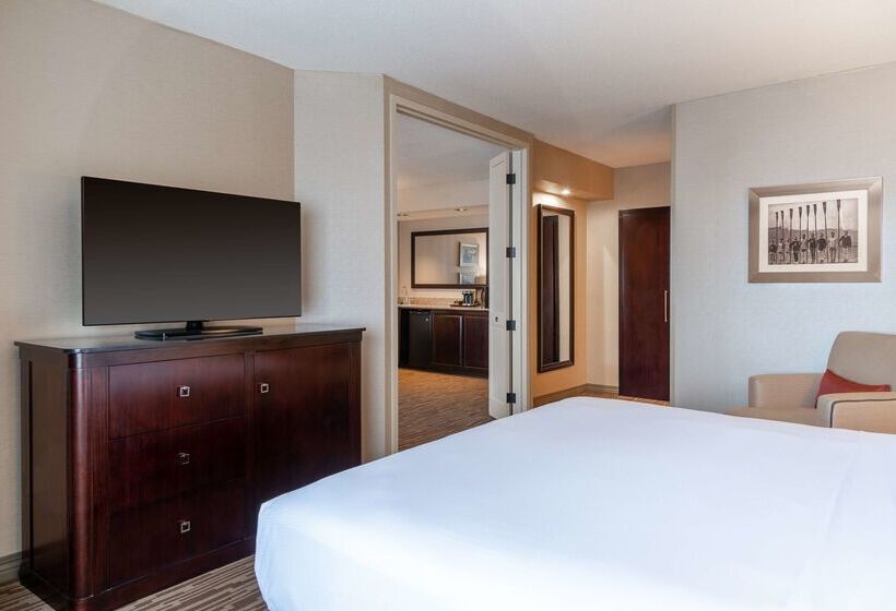 هتل Doubletree Suites By Hilton  Columbus Downtown