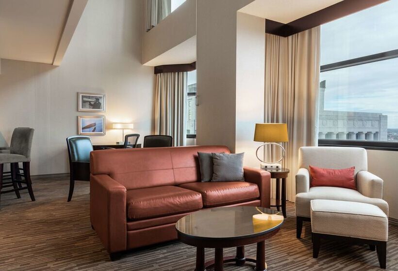 هتل Doubletree Suites By Hilton  Columbus Downtown