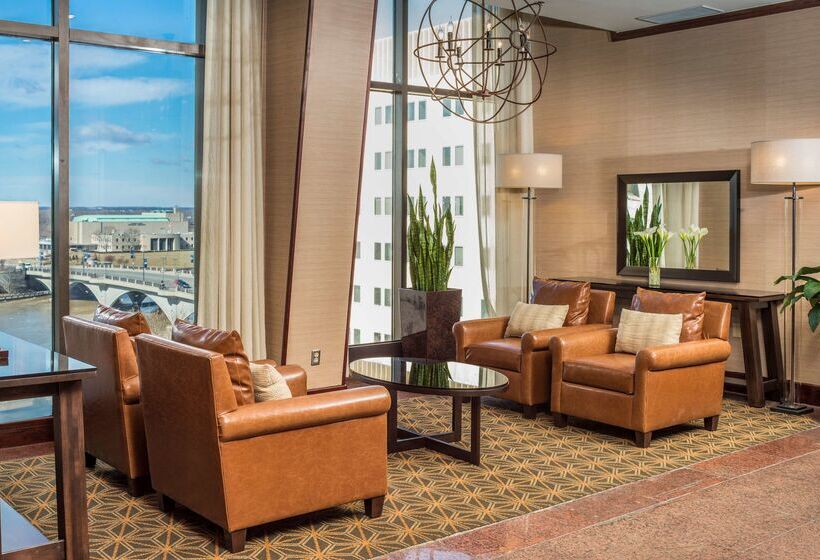 هتل Doubletree Suites By Hilton  Columbus Downtown