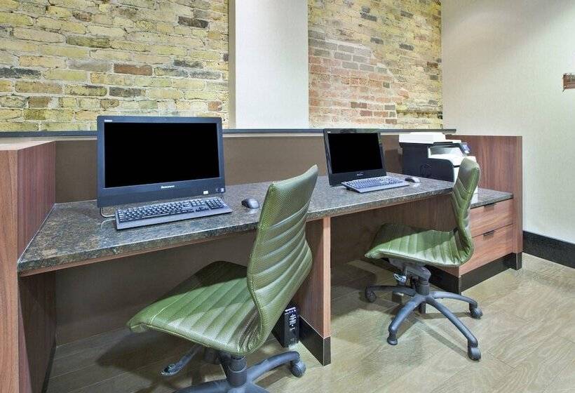 هتل Fairfield Inn & Suites By Marriott Milwaukee Downtown