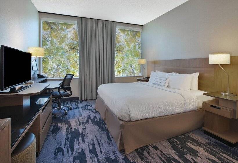 هتل Fairfield Inn & Suites By Marriott Milwaukee Downtown