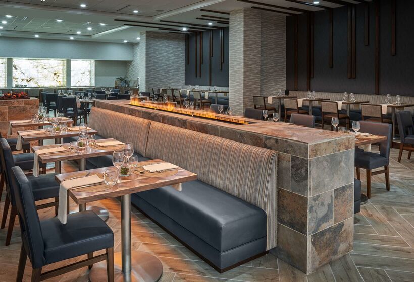 هتل Hilton Houston North