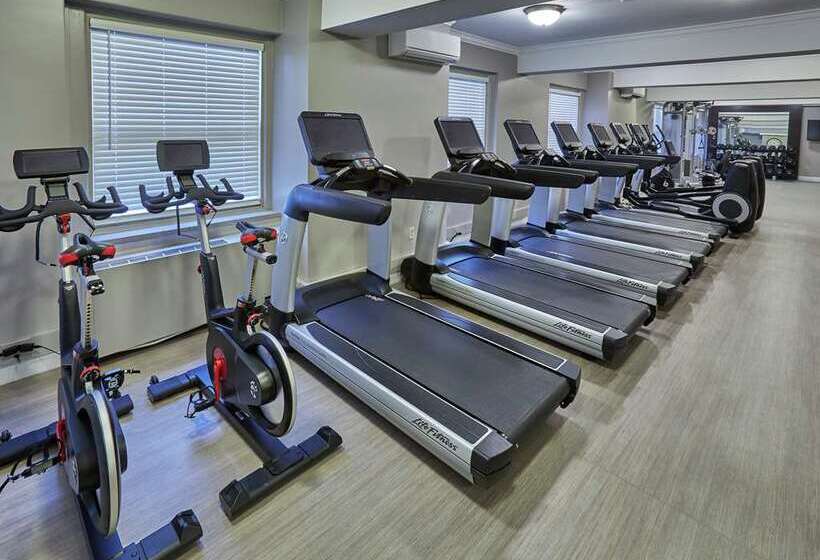 هتل Hilton Milwaukee