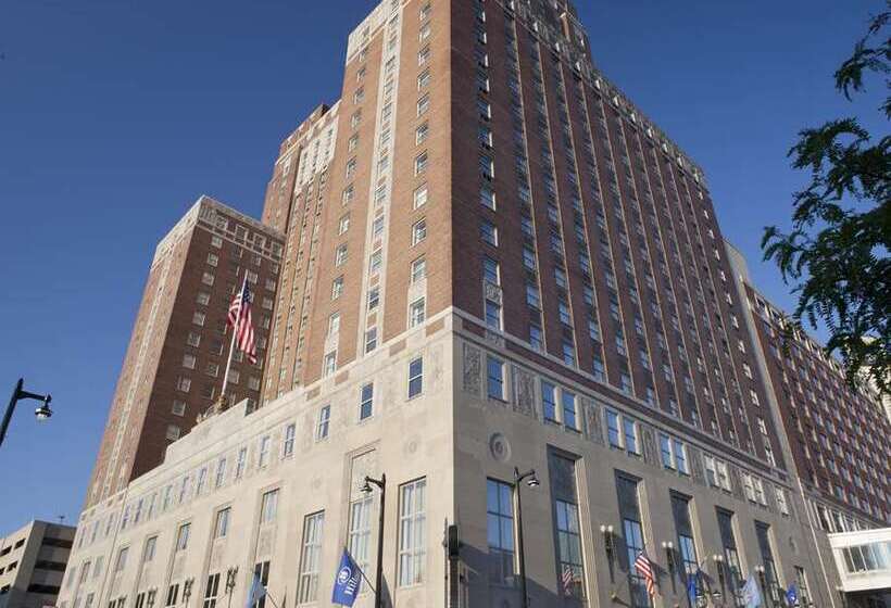 هتل Hilton Milwaukee