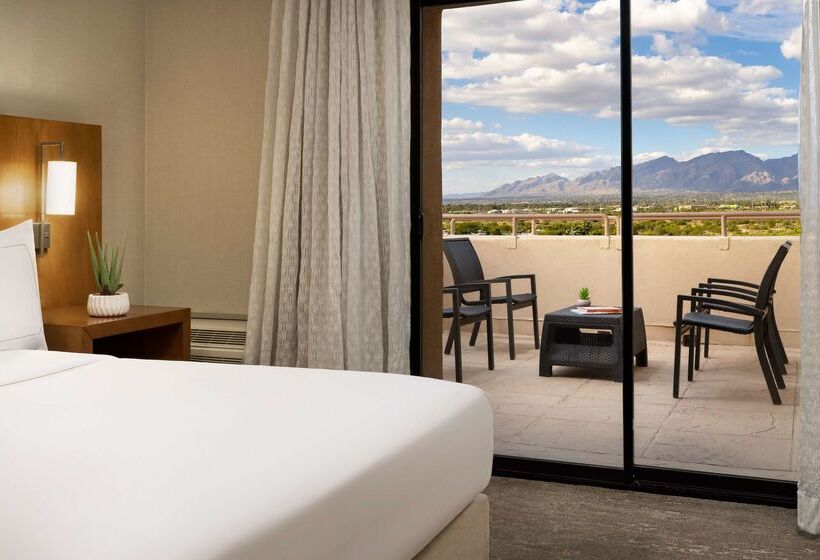 هتل Hilton Tucson East