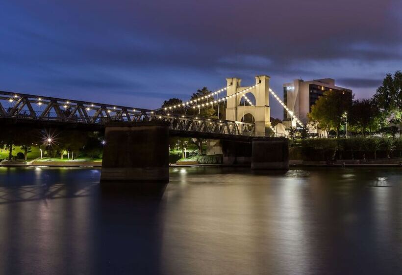 هتل Hilton Waco