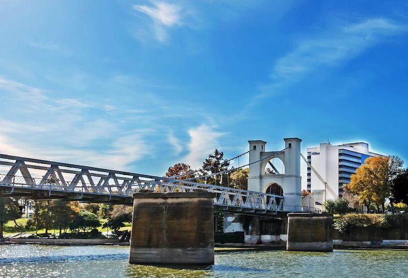 هتل Hilton Waco