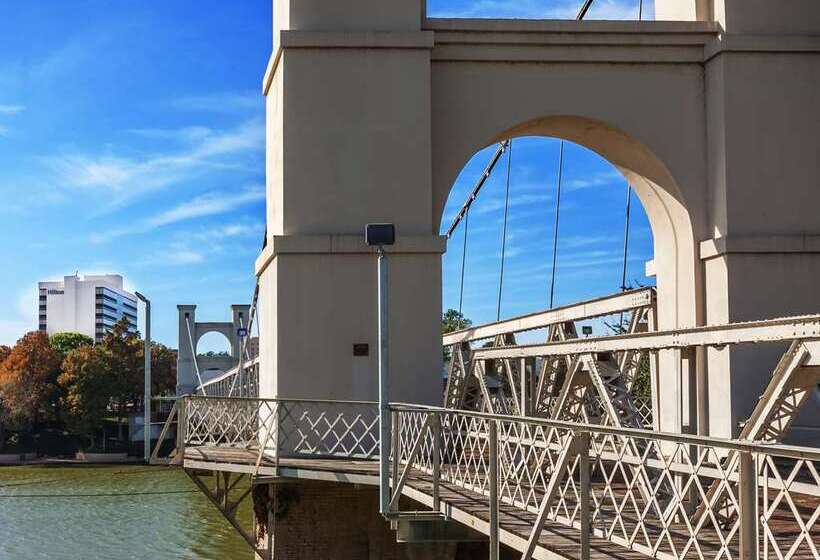هتل Hilton Waco