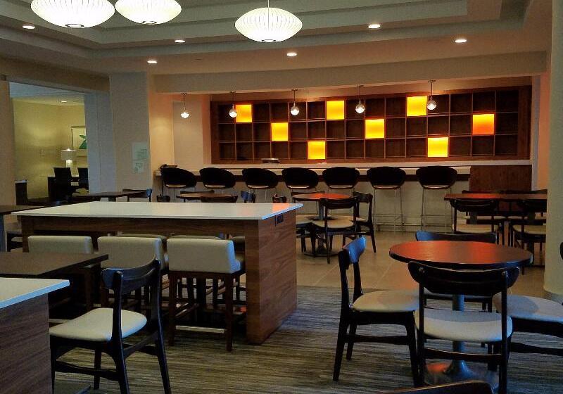 هتل Holiday Inn Irving Las Colinas, An Ihg