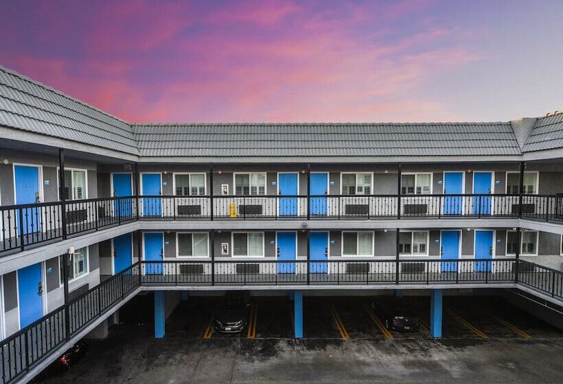 هتل Hollywood Inn Express Lax