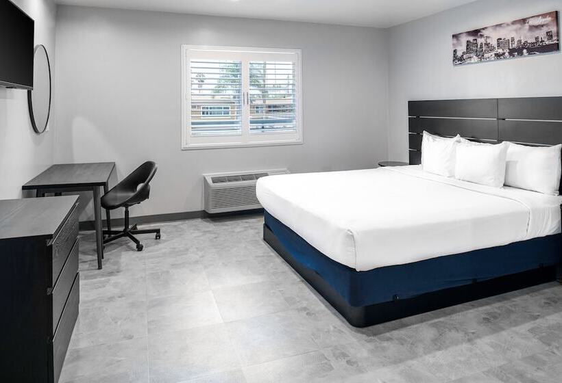 هتل Hollywood Inn Express Lax