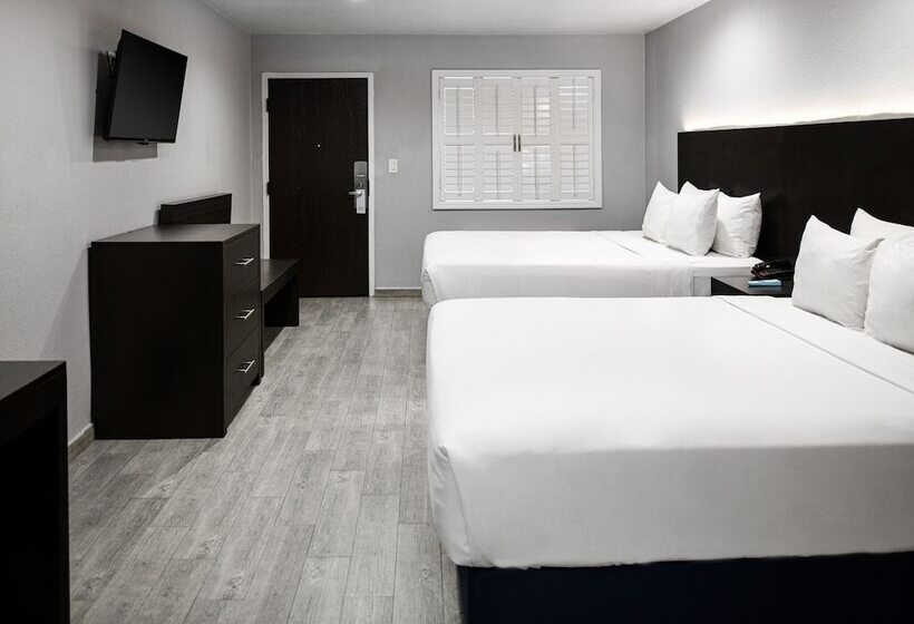 هتل Hollywood Inn Express Lax