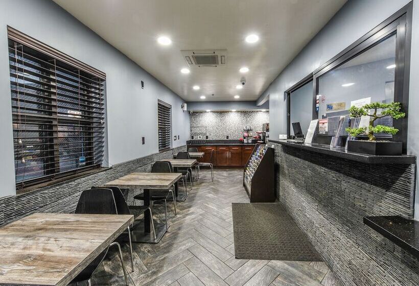 هتل Hollywood Inn Express Lax