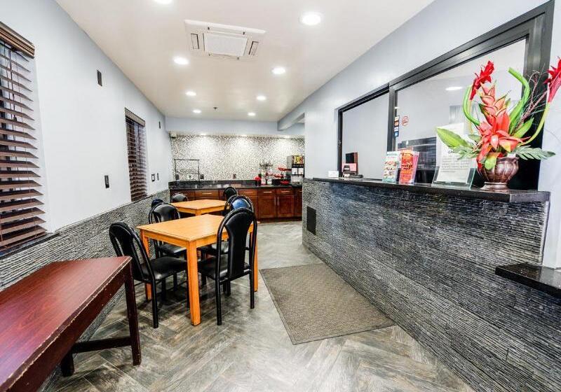هتل Hollywood Inn Express Lax