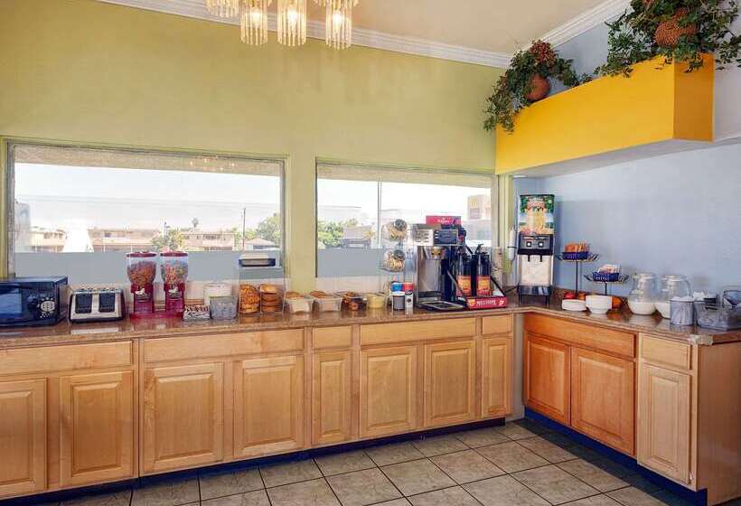 هتل Knights Inn  Palmdale Ca