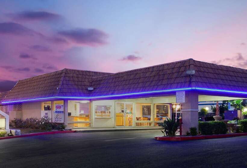 هتل Knights Inn  Palmdale Ca