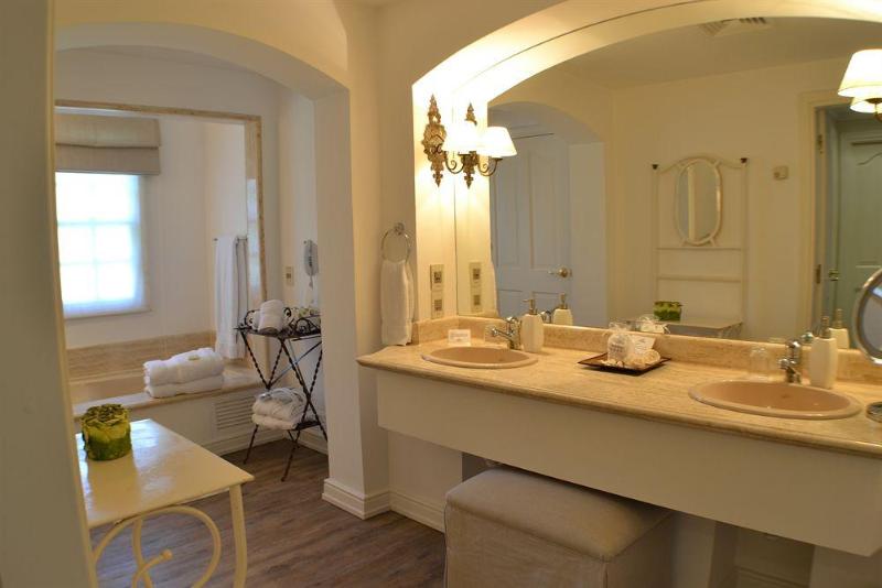 هتل L Auberge