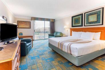 هتل La Quinta By Wyndham Redding