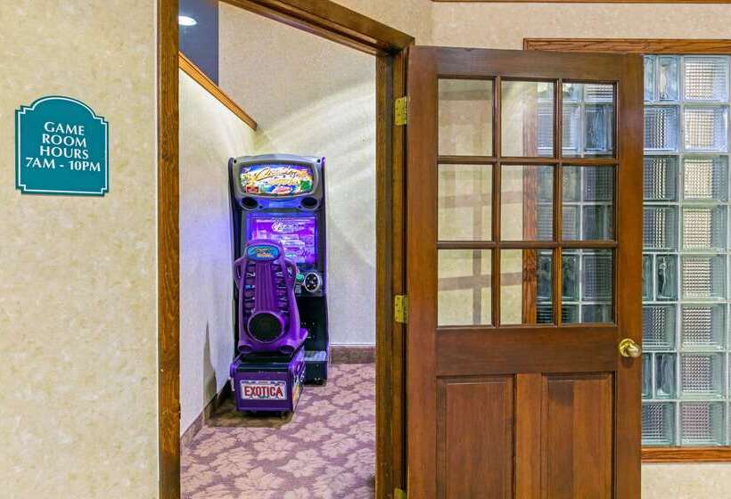 هتل La Quinta By Wyndham Appleton College Avenue