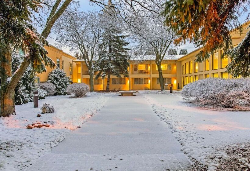 هتل La Quinta By Wyndham Appleton College Avenue