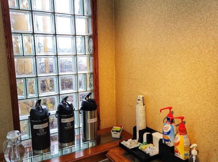 هتل La Quinta By Wyndham Appleton College Avenue