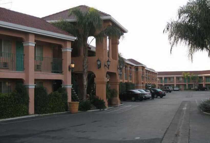 هتل Merced Inn And Suites