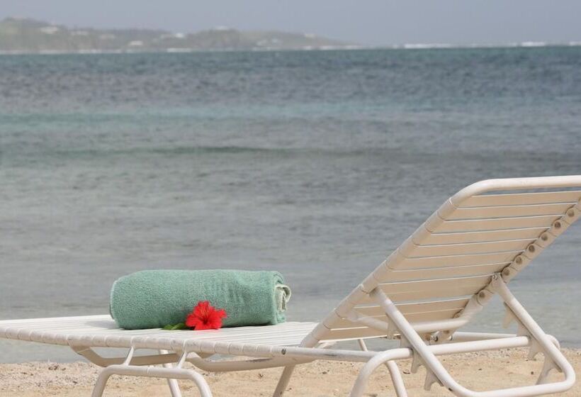 هتل On The Cay