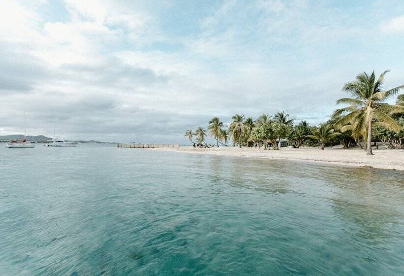 هتل On The Cay