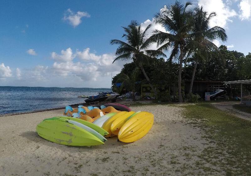هتل On The Cay